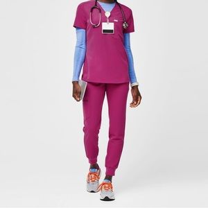 Catarina One-Pocket Scrub Top and High-Waisted Zamora Jogger Scrub Pants🩷